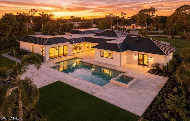 620 Carica RD, Naples, FL 34108