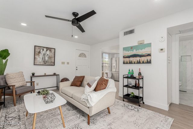 515 S SAGUARO Way, Mesa, AZ 85208