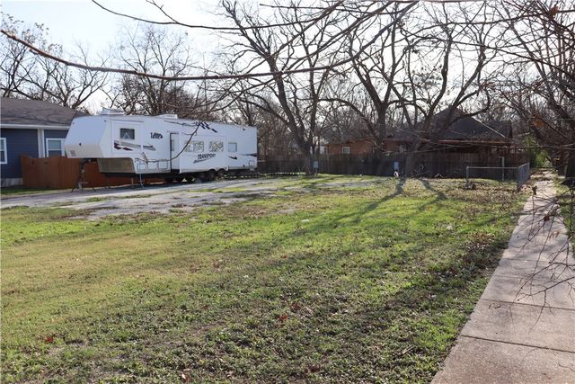 502 E Navarro Street, Mart, TX 76664