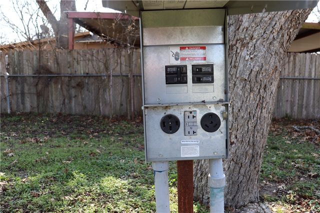 502 E Navarro Street, Mart, TX 76664