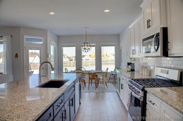 814 Honolulu Place, Broken Arrow, OK 74012