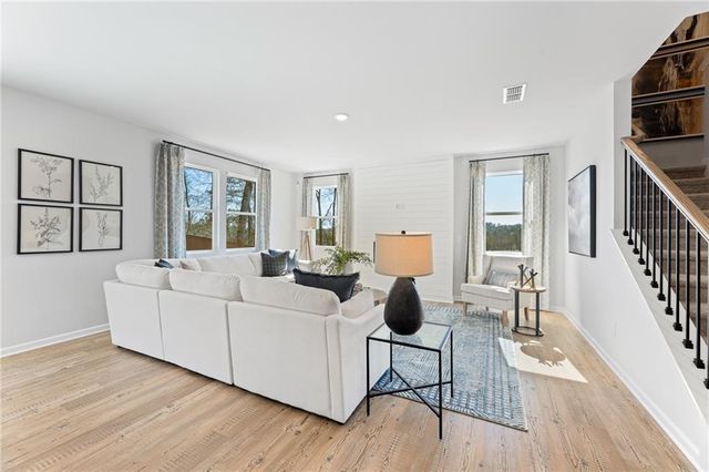 5420 Aurora Trail, Flowery Branch, GA 30542