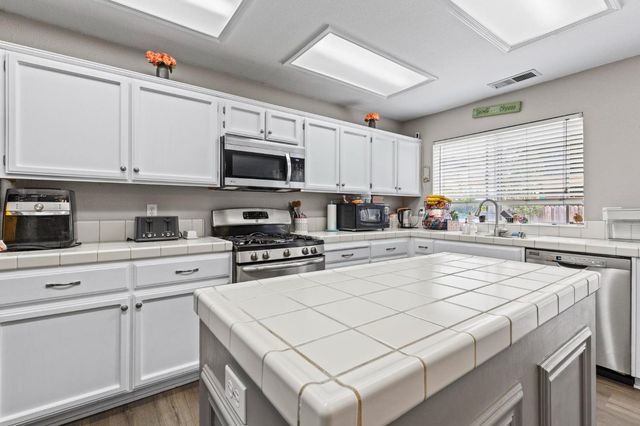 503 Millfront Ave, Yuba City, CA 95991