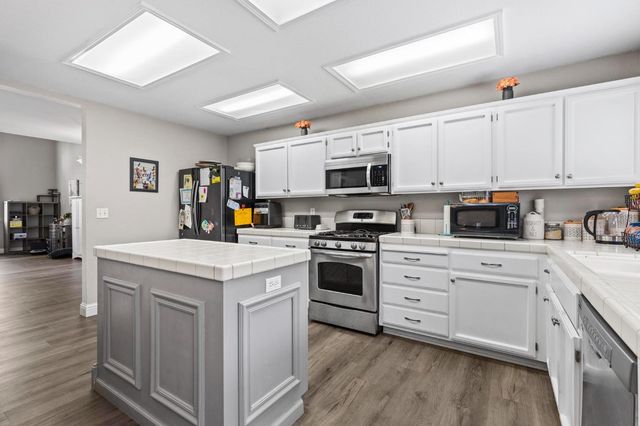 503 Millfront Ave, Yuba City, CA 95991