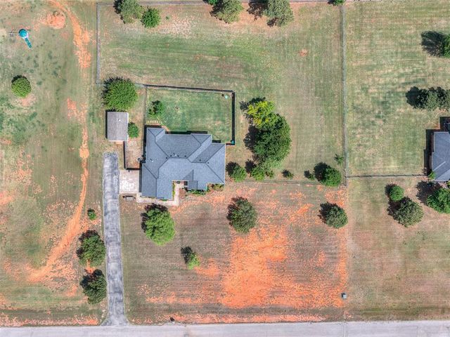 428 Summer Valley Road, Blanchard, OK 73010