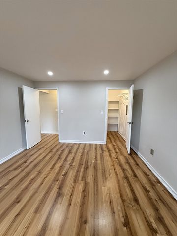 9 Hallmark Gardens 6, Burlington, MA 01803