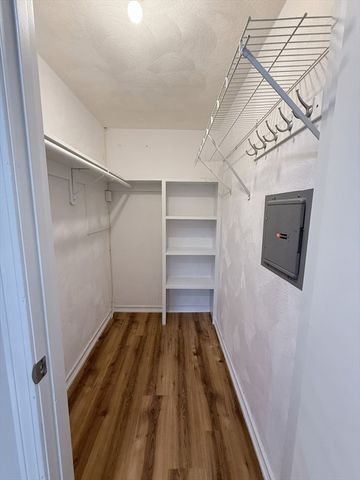 9 Hallmark Gardens 6, Burlington, MA 01803