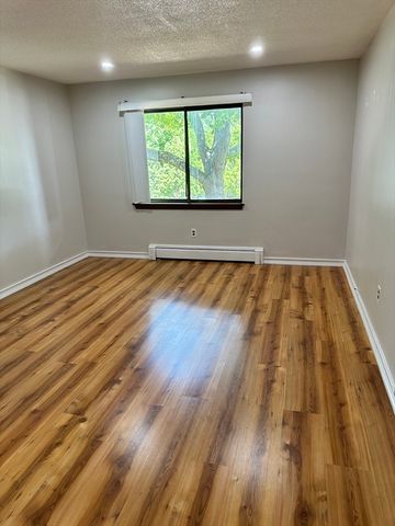 9 Hallmark Gardens 6, Burlington, MA 01803