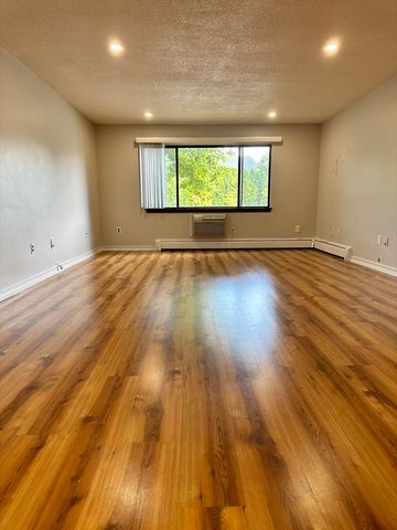 9 Hallmark Gardens 6, Burlington, MA 01803