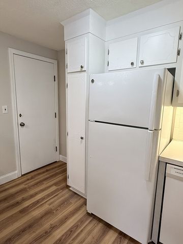 9 Hallmark Gardens 6, Burlington, MA 01803