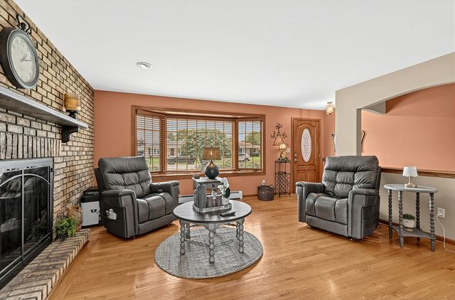 1820 Root Street, Crest Hill, IL 60403
