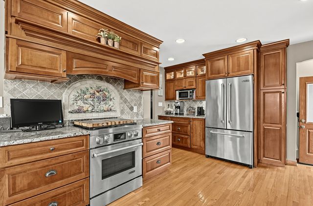 1820 Root Street, Crest Hill, IL 60403