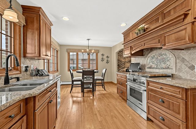 1820 Root Street, Crest Hill, IL 60403