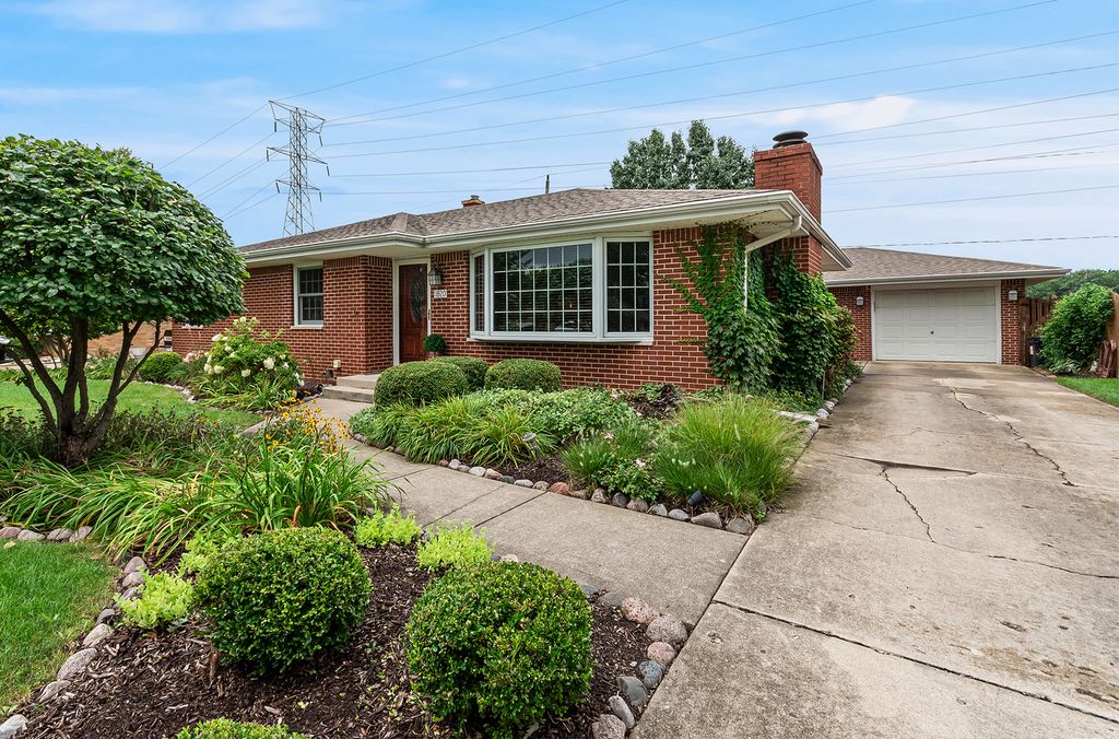 1820 Root Street, Crest Hill, IL 60403