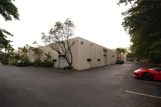 6405 NW 36th St, Virginia Gardens, FL 33166