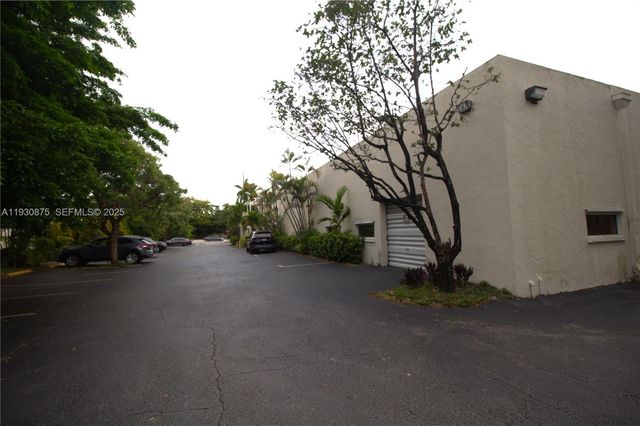 6405 NW 36th St, Virginia Gardens, FL 33166