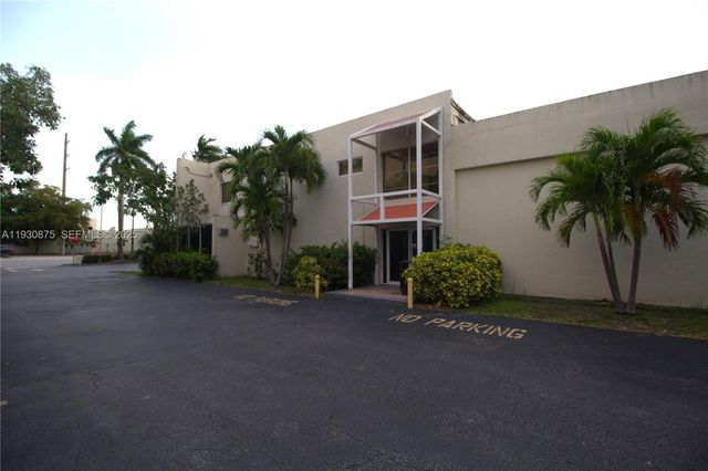 6405 NW 36th St, Virginia Gardens, FL 33166