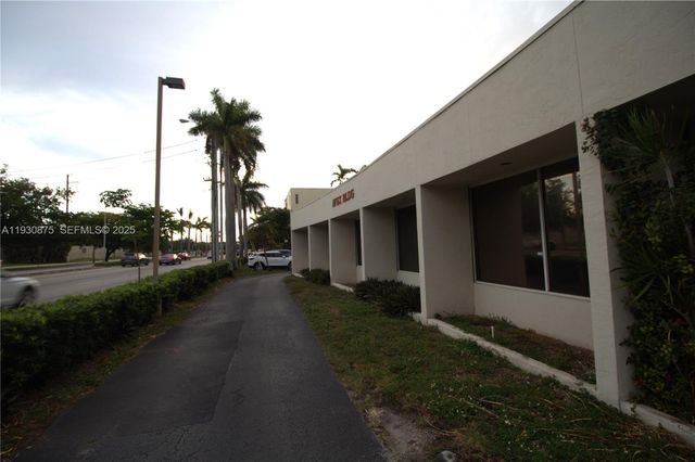 6405 NW 36th St, Virginia Gardens, FL 33166