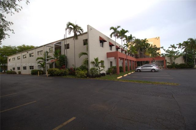 6405 NW 36th St, Virginia Gardens, FL 33166