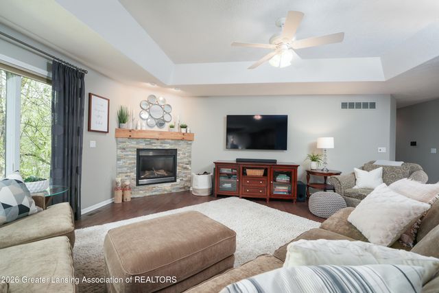 802 Woodbury Drive, Grand Ledge, MI 48837