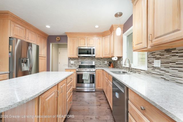 802 Woodbury Drive, Grand Ledge, MI 48837