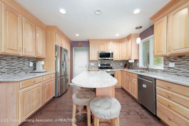 802 Woodbury Drive, Grand Ledge, MI 48837
