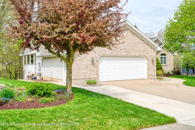 802 Woodbury Drive, Grand Ledge, MI 48837