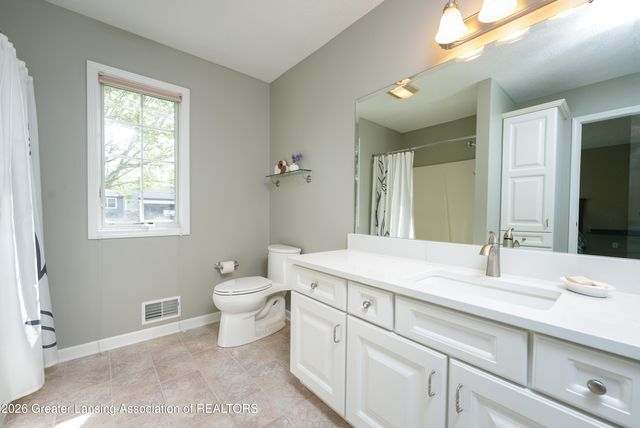 802 Woodbury Drive, Grand Ledge, MI 48837