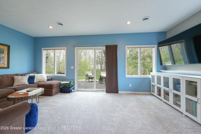 802 Woodbury Drive, Grand Ledge, MI 48837