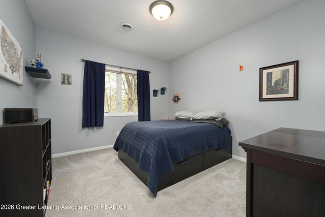 802 Woodbury Drive, Grand Ledge, MI 48837