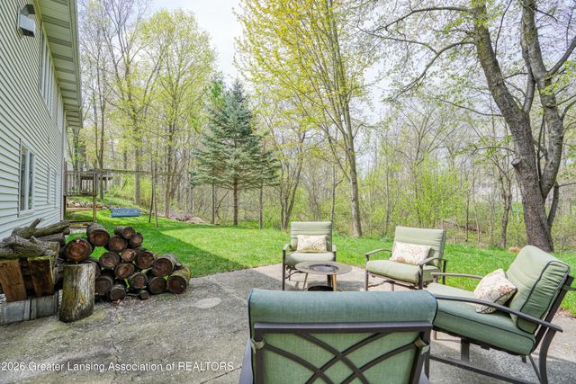 802 Woodbury Drive, Grand Ledge, MI 48837