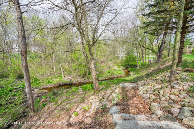 802 Woodbury Drive, Grand Ledge, MI 48837