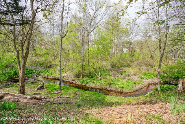 802 Woodbury Drive, Grand Ledge, MI 48837