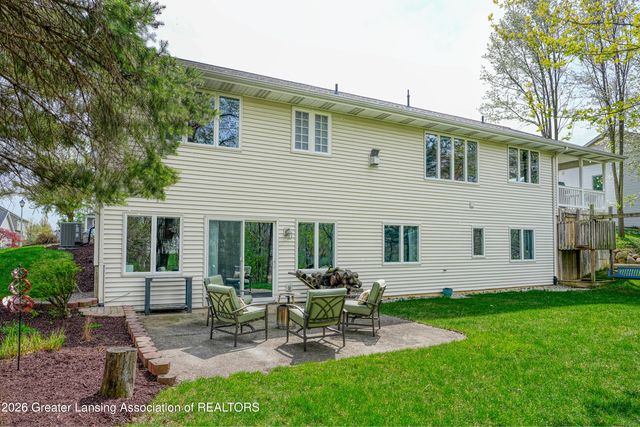 802 Woodbury Drive, Grand Ledge, MI 48837