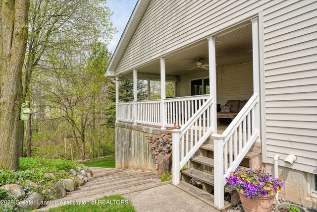 802 Woodbury Drive, Grand Ledge, MI 48837