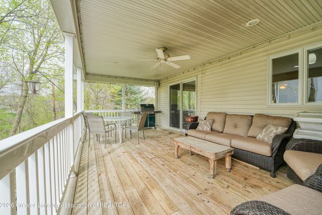 802 Woodbury Drive, Grand Ledge, MI 48837