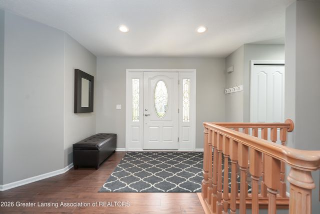 802 Woodbury Drive, Grand Ledge, MI 48837