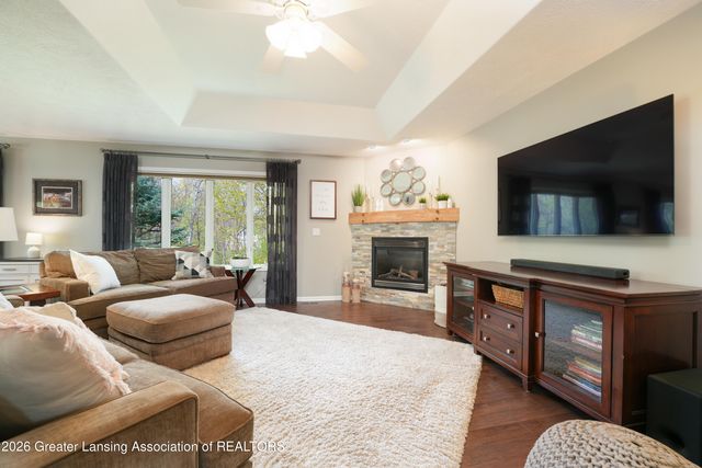 802 Woodbury Drive, Grand Ledge, MI 48837