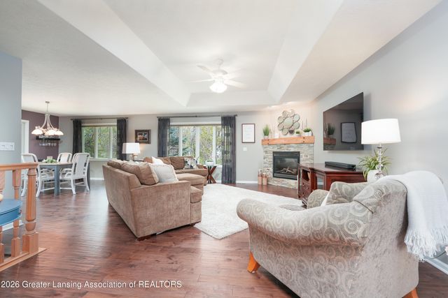 802 Woodbury Drive, Grand Ledge, MI 48837