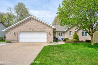 802 Woodbury Drive, Grand Ledge, MI 48837