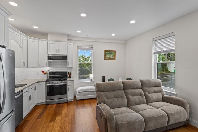 44 W Eagle St 1, Boston, MA 02128