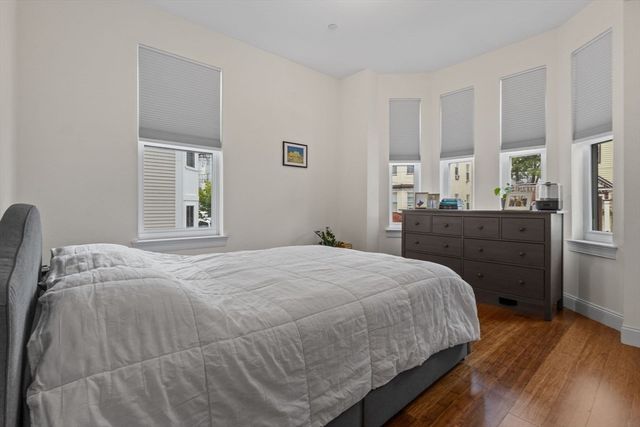 44 W Eagle St 1, Boston, MA 02128