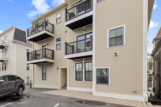 44 W Eagle St 1, Boston, MA 02128