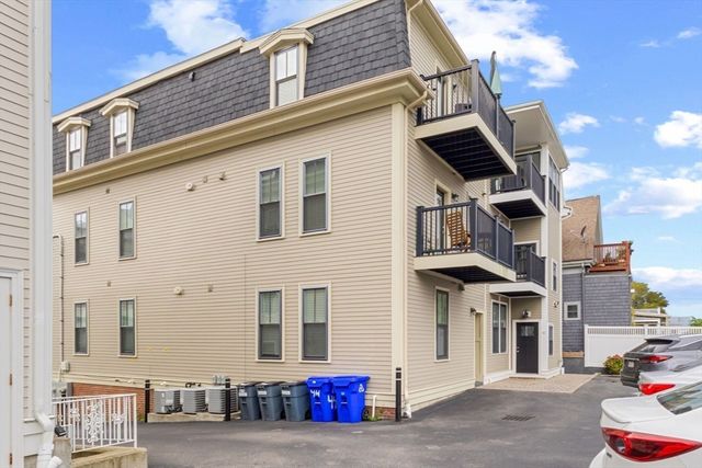 44 W Eagle St 1, Boston, MA 02128