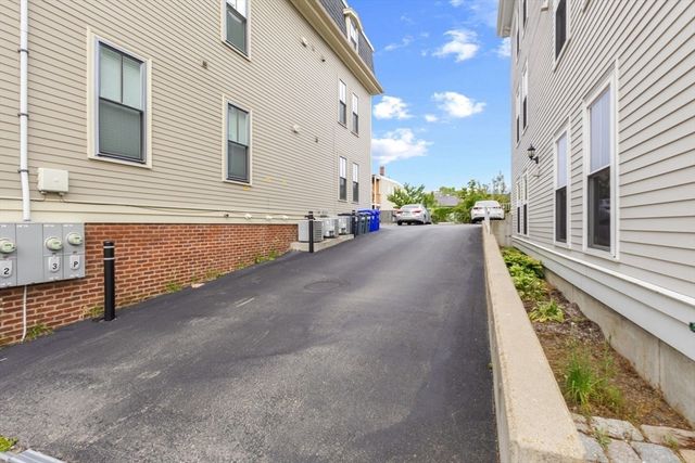 44 W Eagle St 1, Boston, MA 02128