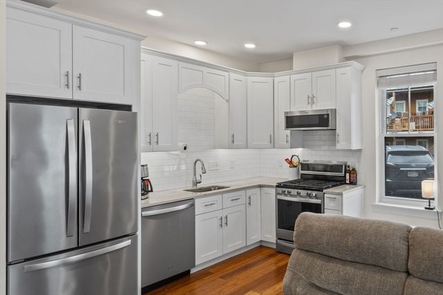 44 W Eagle St 1, Boston, MA 02128