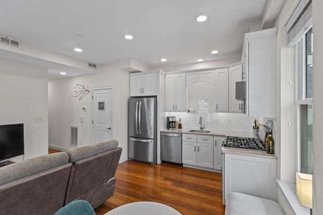 44 W Eagle St 1, Boston, MA 02128