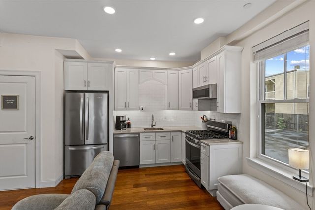 44 W Eagle St 1, Boston, MA 02128