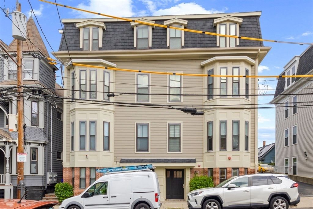 44 W Eagle St 1, Boston, MA 02128