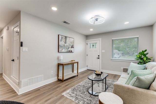 5848 Fursman Avenue, Fort Worth, TX 76114